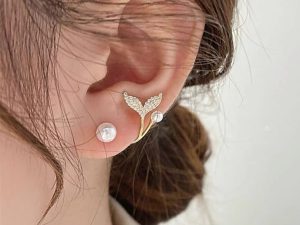 AUJ-939 Korean Fish Tail Earrings