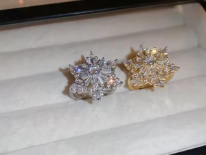 Sparkling Flower Rotating Ring